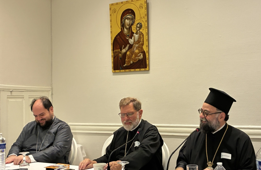 Mgr Dimitrios,, père Alexis Struve, Mgr Ambroise lors de l'Assemblée générale du Vicariat orthodoxe le 20 juin 2026