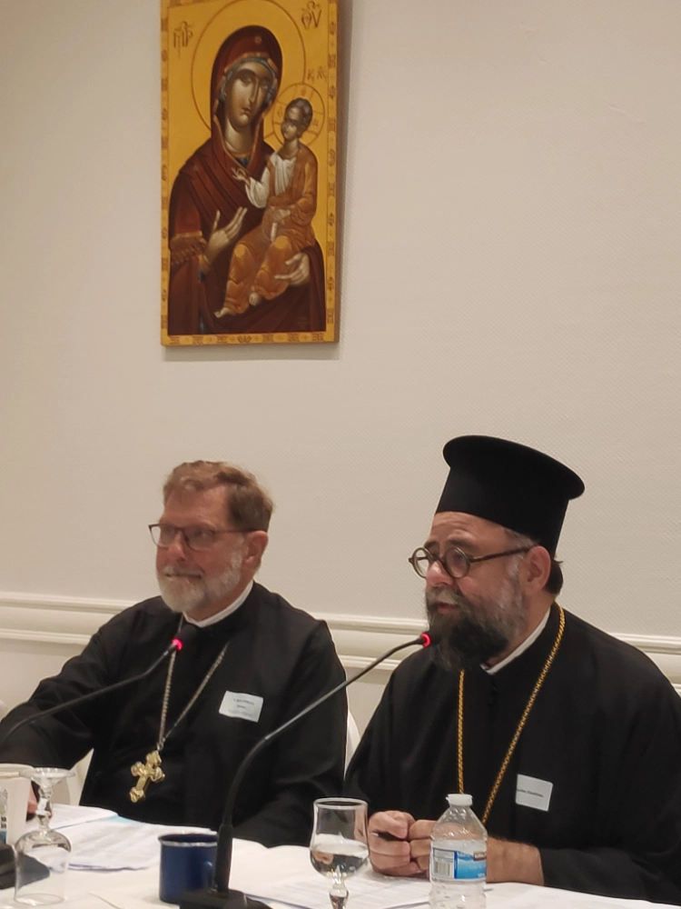 Mgr Dimitrios de France et père Alexis Struve à l'Assemblée générale du Vicariat orthodoxe le 20 juin 2026