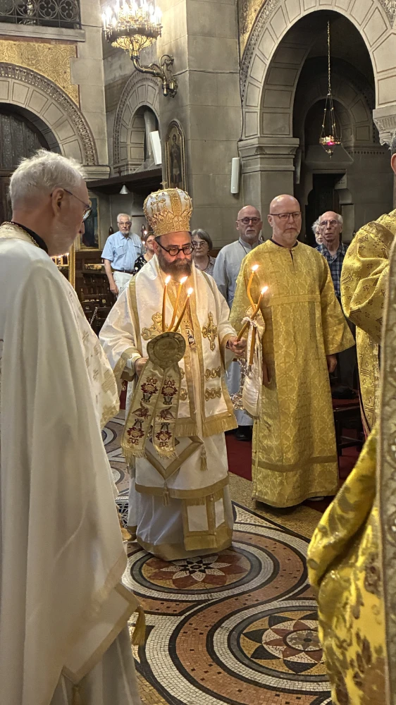 Mgr Dimitrios lors de la divine liturgie le samedi 20 juin 2026