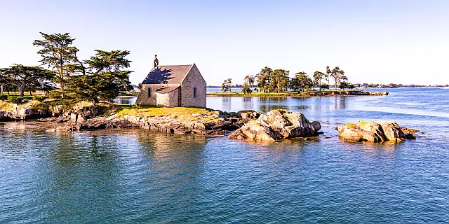 Chapelle de Boëdic, Golfe du Morbihan Chapelle de Boëdic, Golfe du Morbihan
illustrant le thème de la rencontre annuelle de la Fraternité orthodoxe de l'Ouest : "L'orthodoxie et la sauvegarde de la création"