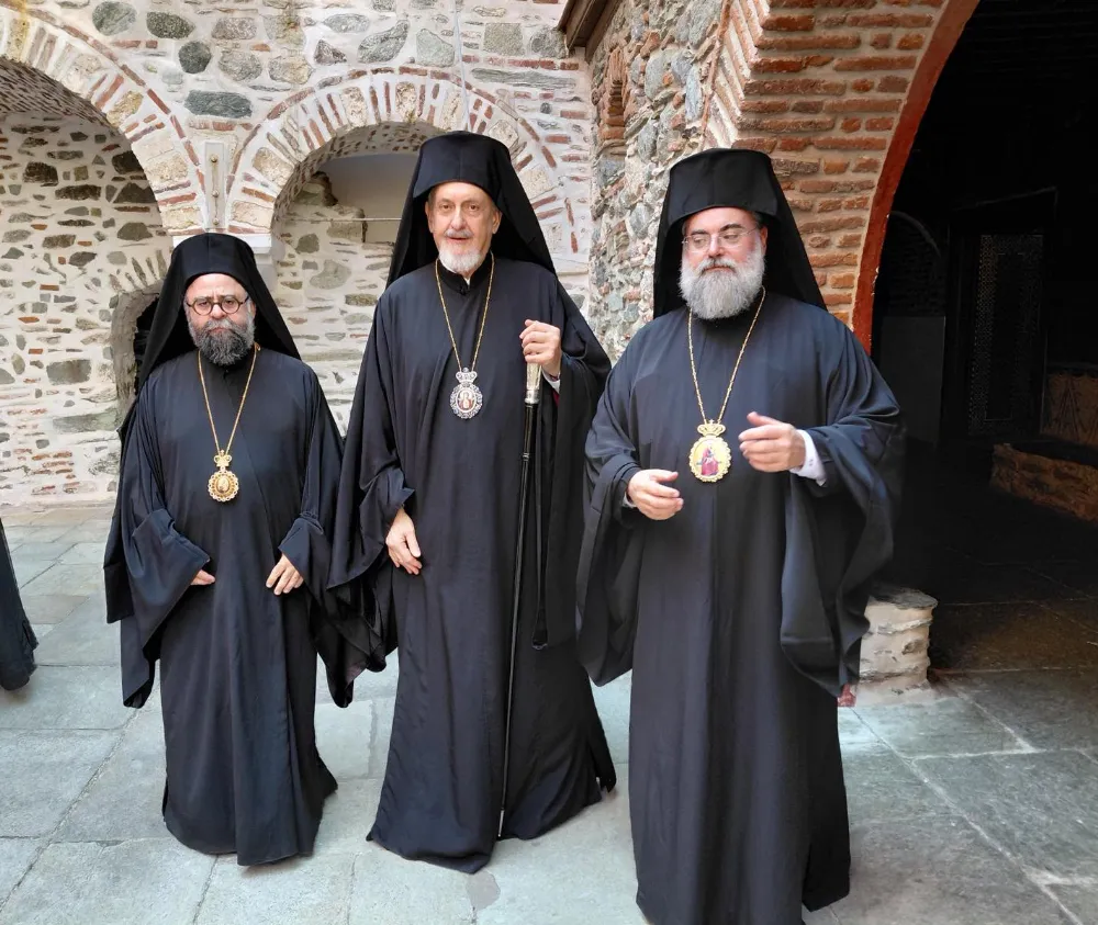 Le métropolite Dimitrios de France a accompagné les métropolites Emmanuel de Chalcédoine et Tite de Kydomie au Mont-Athos