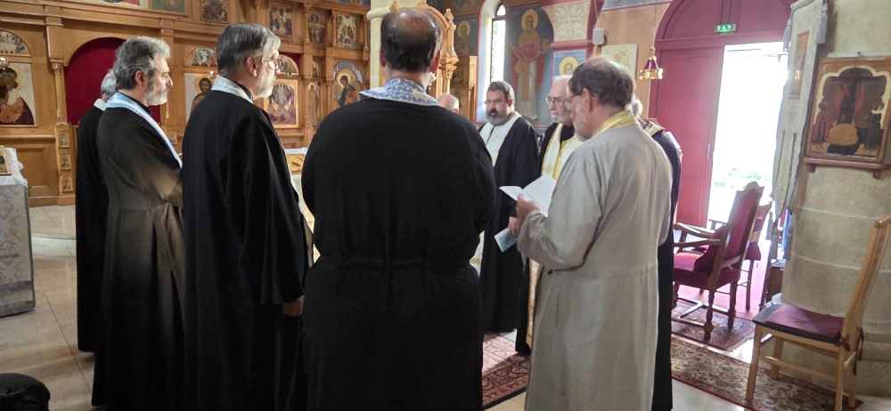 le clergé au monastère orthodoxe Notre dame de Toute protection
