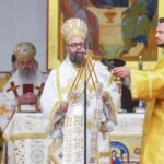 Mgr Dimitrios auprès de Sainte Parascève de Iași